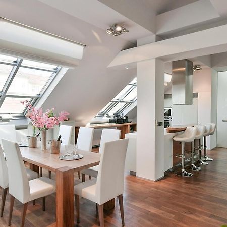 Luxury Central Penthouse With Sauna, Terrace, 250M2, 5Bdrm, 3Bthrm Praga Exterior foto