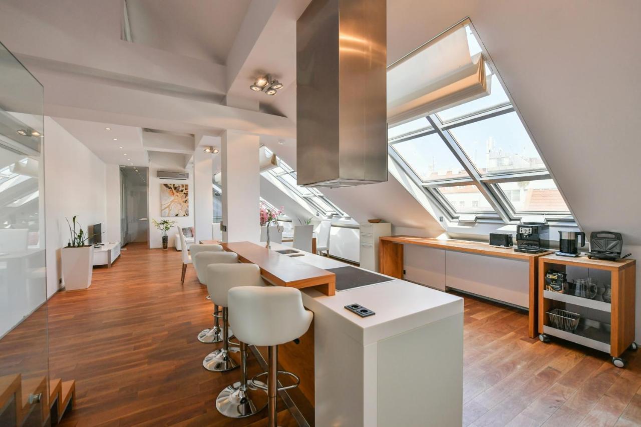 Luxury Central Penthouse With Sauna, Terrace, 250M2, 5Bdrm, 3Bthrm Praga Exterior foto