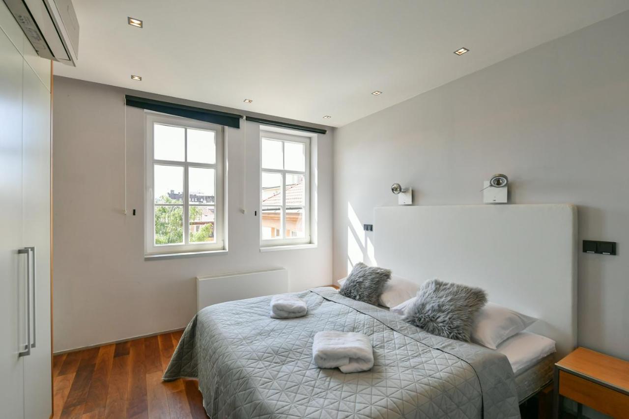 Luxury Central Penthouse With Sauna, Terrace, 250M2, 5Bdrm, 3Bthrm Praga Exterior foto