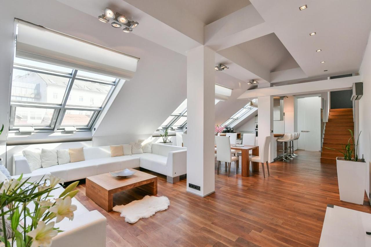 Luxury Central Penthouse With Sauna, Terrace, 250M2, 5Bdrm, 3Bthrm Praga Exterior foto