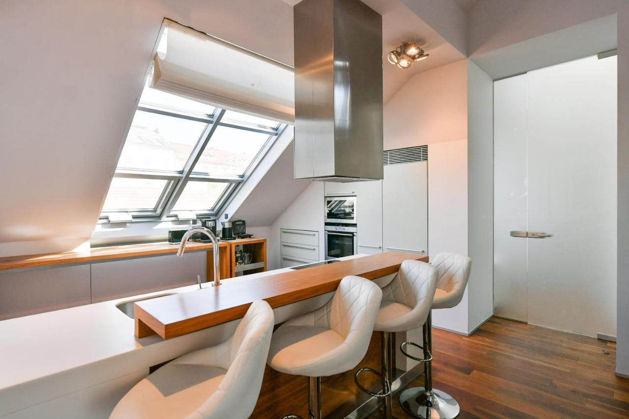 Luxury Central Penthouse With Sauna, Terrace, 250M2, 5Bdrm, 3Bthrm Praga Exterior foto