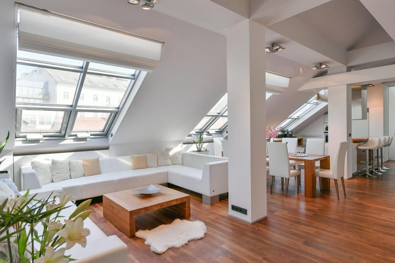 Luxury Central Penthouse With Sauna, Terrace, 250M2, 5Bdrm, 3Bthrm Praga Exterior foto